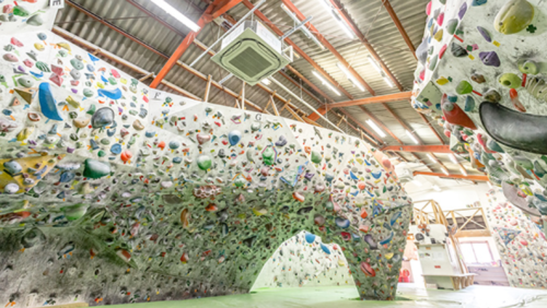 岡山県のクライミング施設「rocks（ロックス） ボルダリングジム」